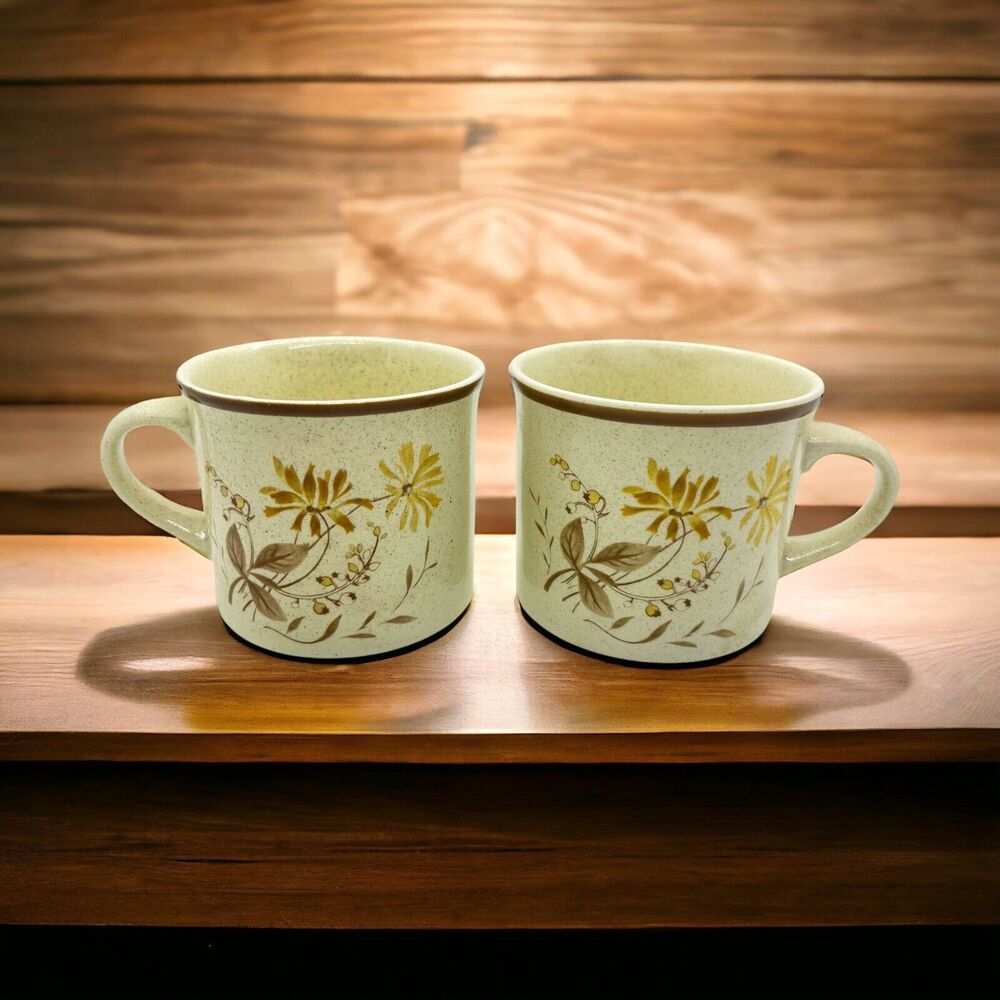 Royal Doulton England Sandsprite Lambeth-Ware Coffee/Tea Mugs Cups (set of 2)